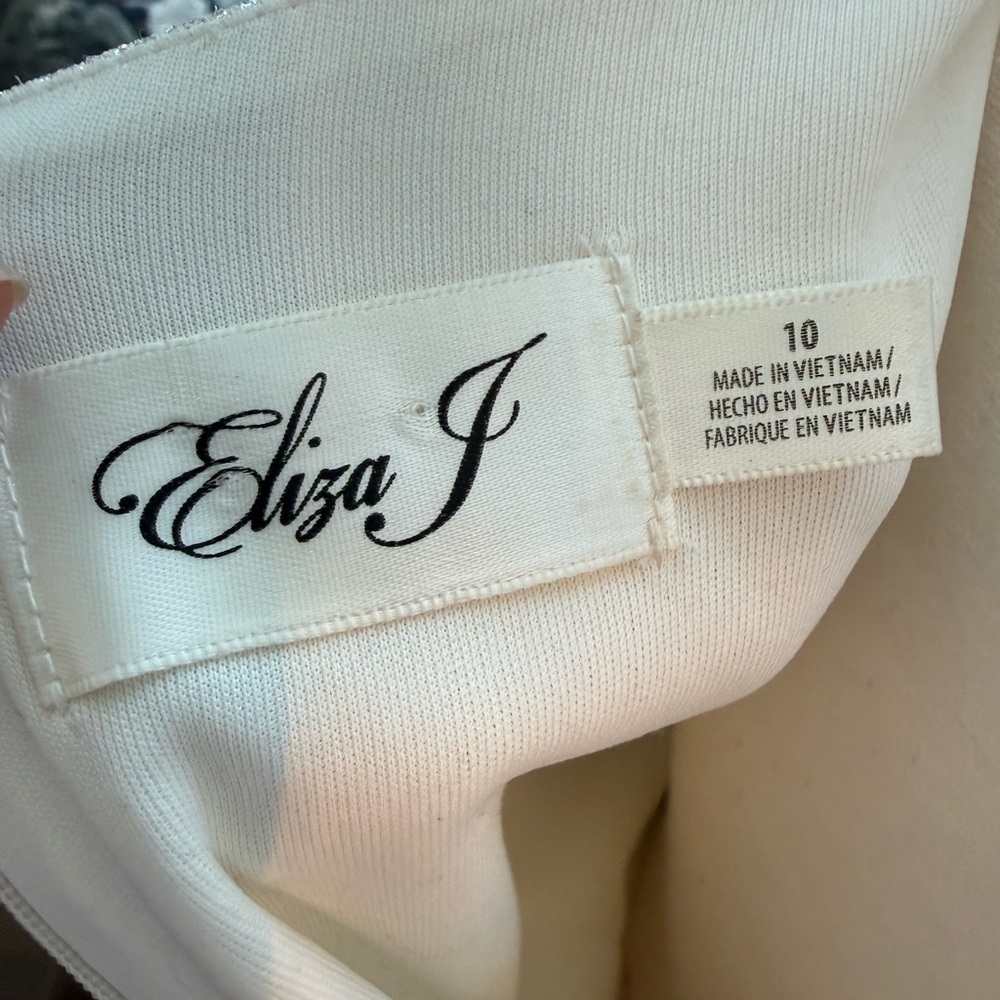 Eliza J Silver Gown Size 10 - Picture 9 of 9